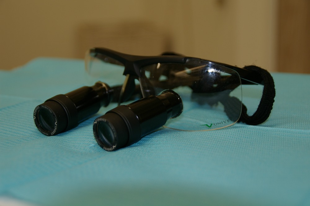 ルーペ（拡大鏡）およびマイクロスコープ（歯科用顕微鏡）の使用について